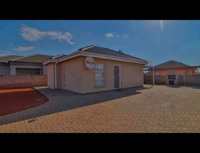 2 BEDROOM HOUSE FOR SALE IN THE ORCHARDS